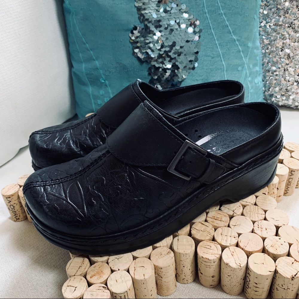 Classic Black Leather Slip-On Clogs - Picture 3 of 8